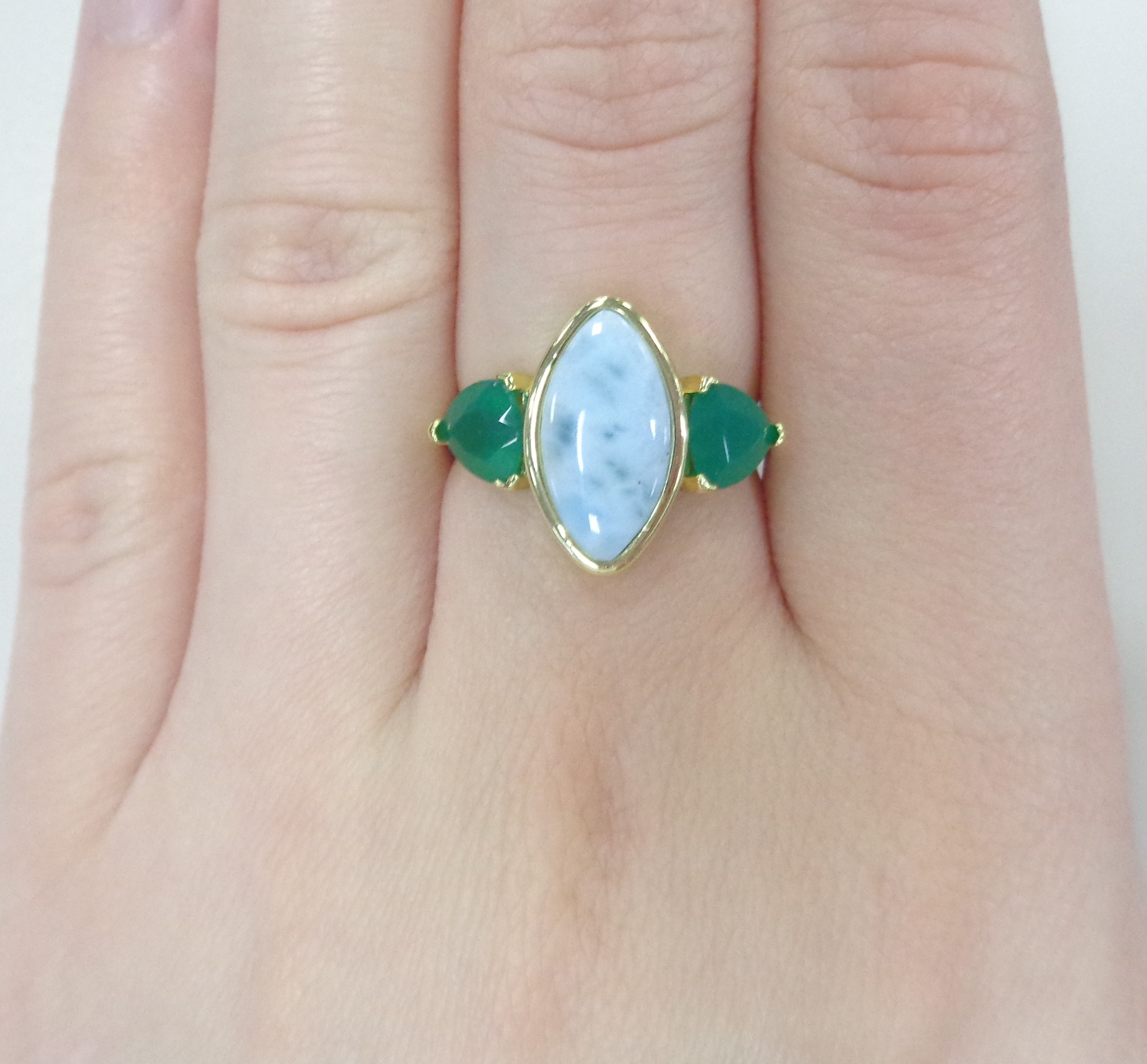 Серебряное кольцо с ларимаром и агатами